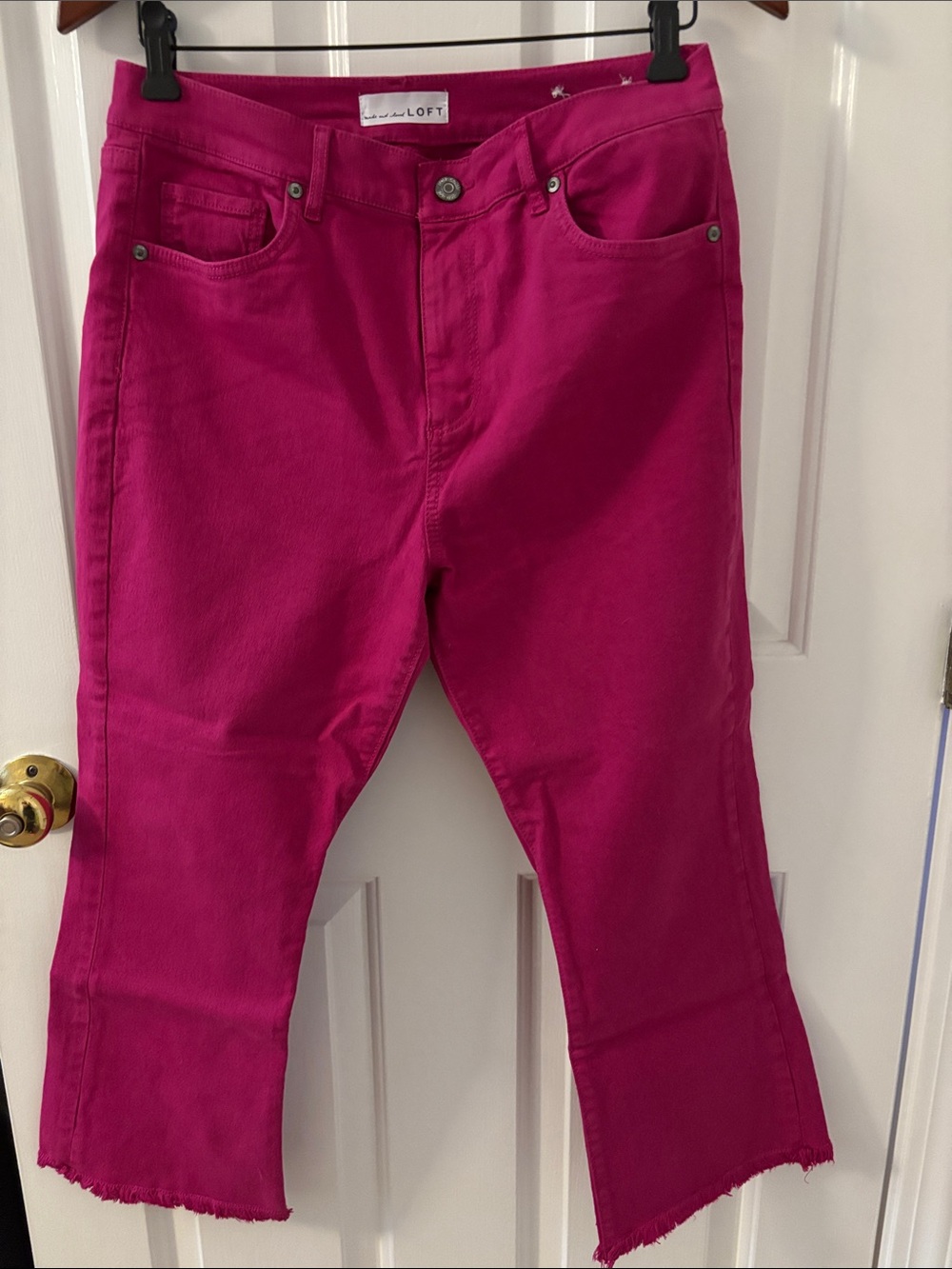 ANN TAYLOR LOFT Fuchsia Women’s the Kick Crop Jeans. Size 10. NWOT